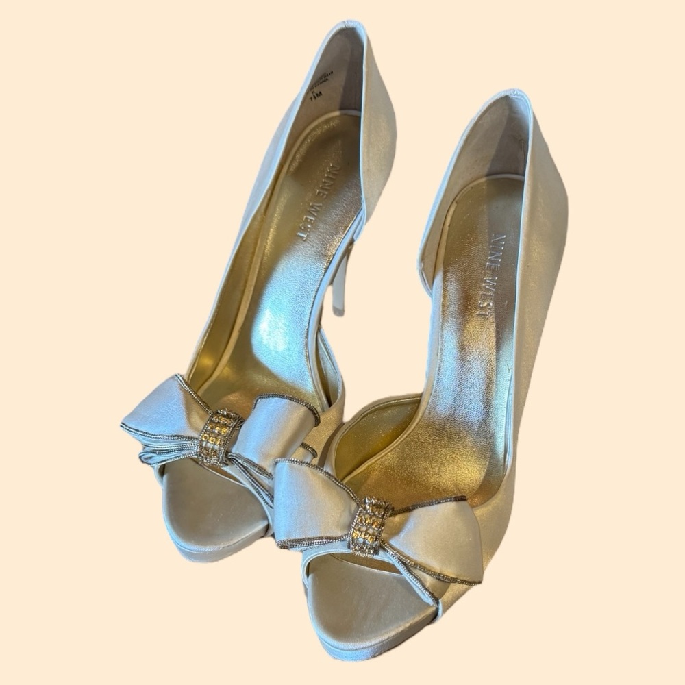 Nine West Champagne Bow Heels 7.5